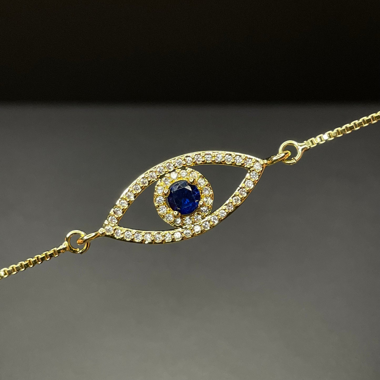 Evil eye bracelet - Gold close up