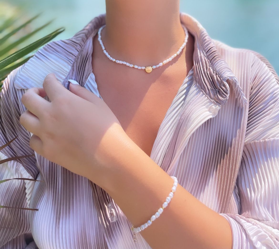 Bodrum pearl shell necklace - White model shot