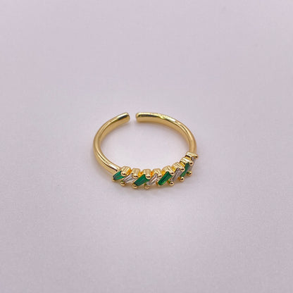 Baguette cut gold ring - Clear & Emerald laying flat