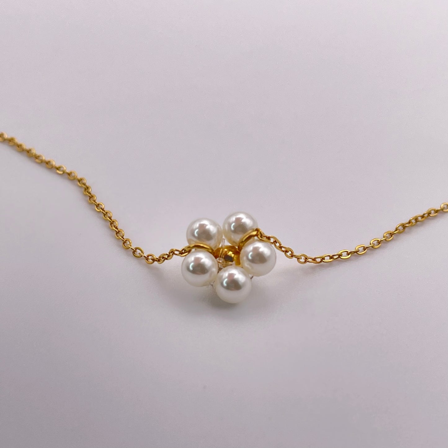 18K handmade pearl flower necklace - Gold close up