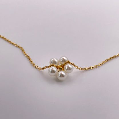 18K handmade pearl flower necklace - Gold close up