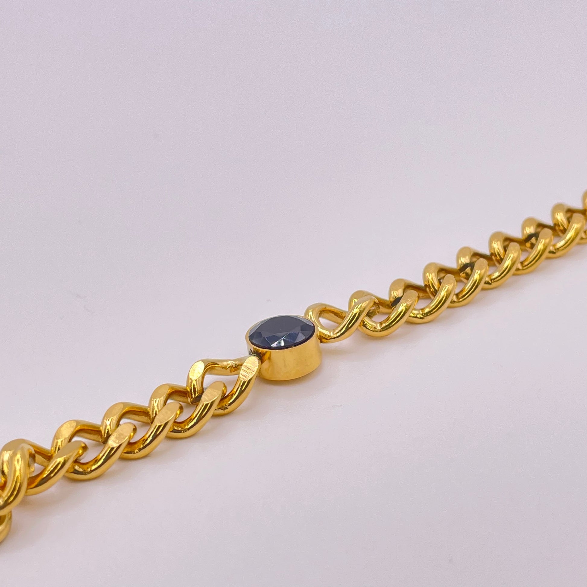 Chunky miami cuban bracelet - Gold side view