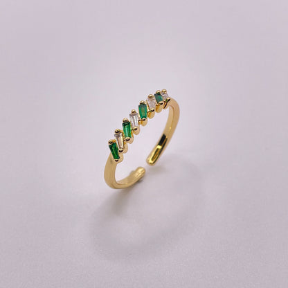 Baguette cut gold ring - Clear & Emerald side view