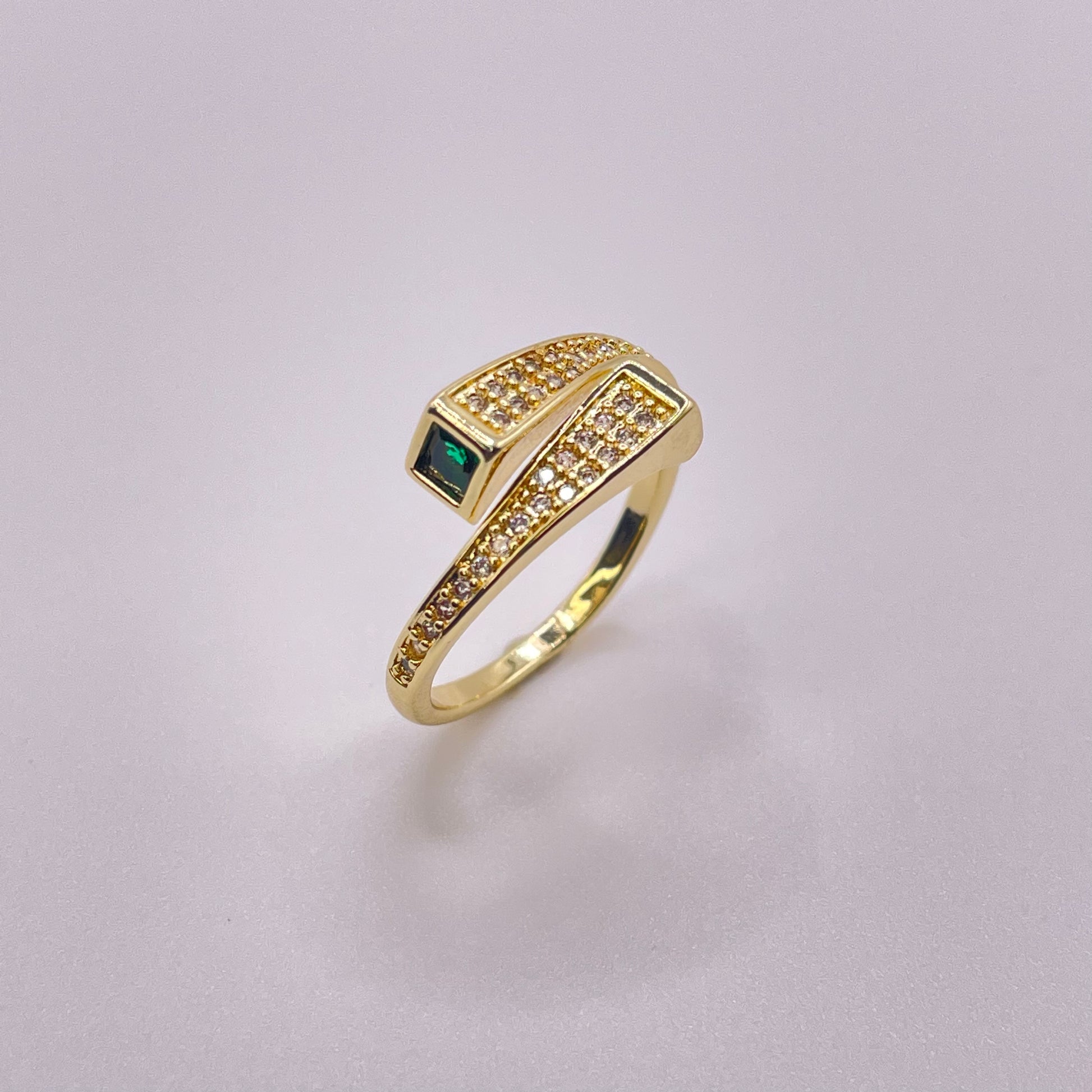 Cross paths gold ring - Emerald side view