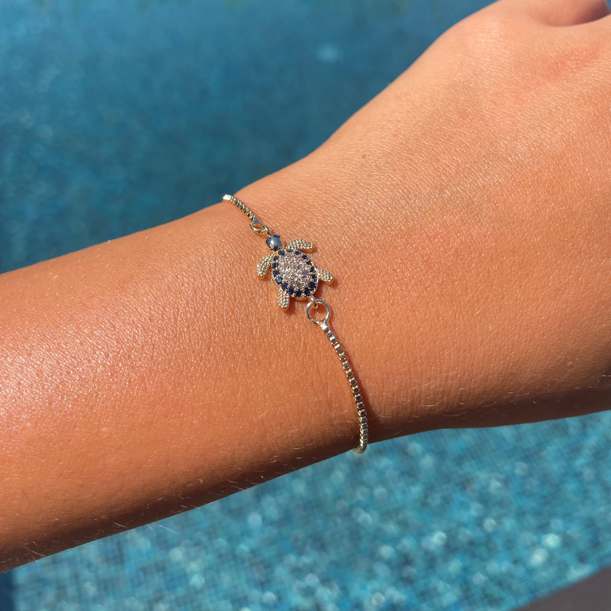 Turtle evil eye - Gold on wrist