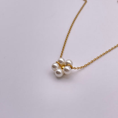 18K handmade pearl flower necklace - Gold side view