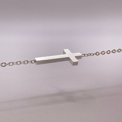 Christian cross bracelet - Silver close up