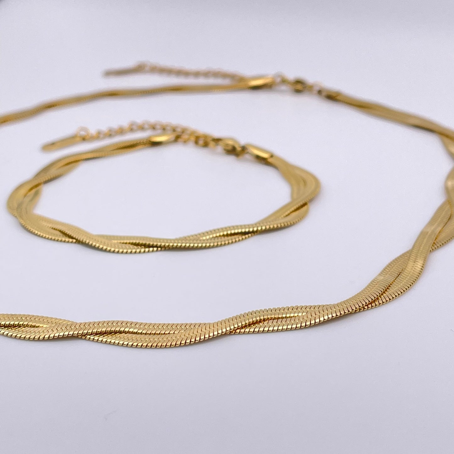 18K braided double herringbone collection - Gold close up