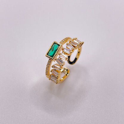 Baguette cut double gold ring - Emerald side view