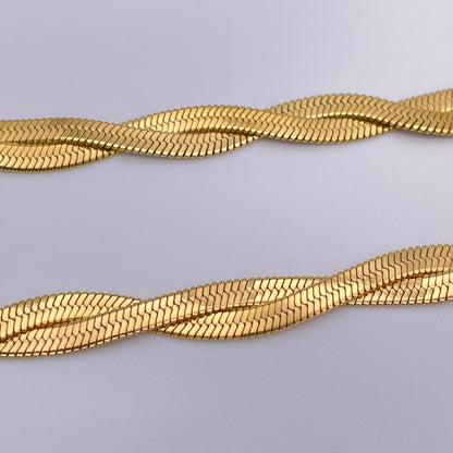 18K braided double herringbone necklace - Gold close up