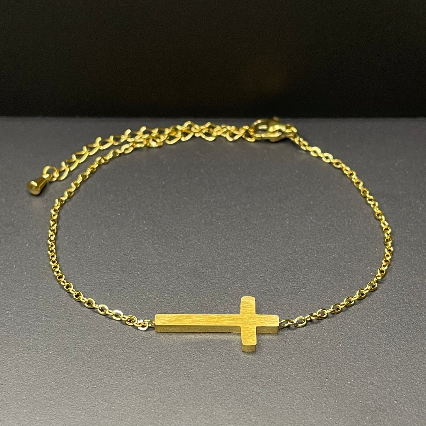 Christian cross bracelet - Gold front view