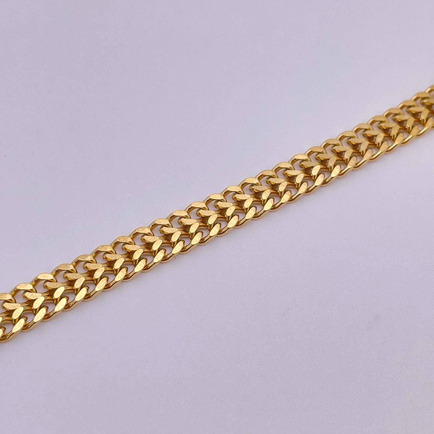 18K double curb chain bracelet - Gold close up