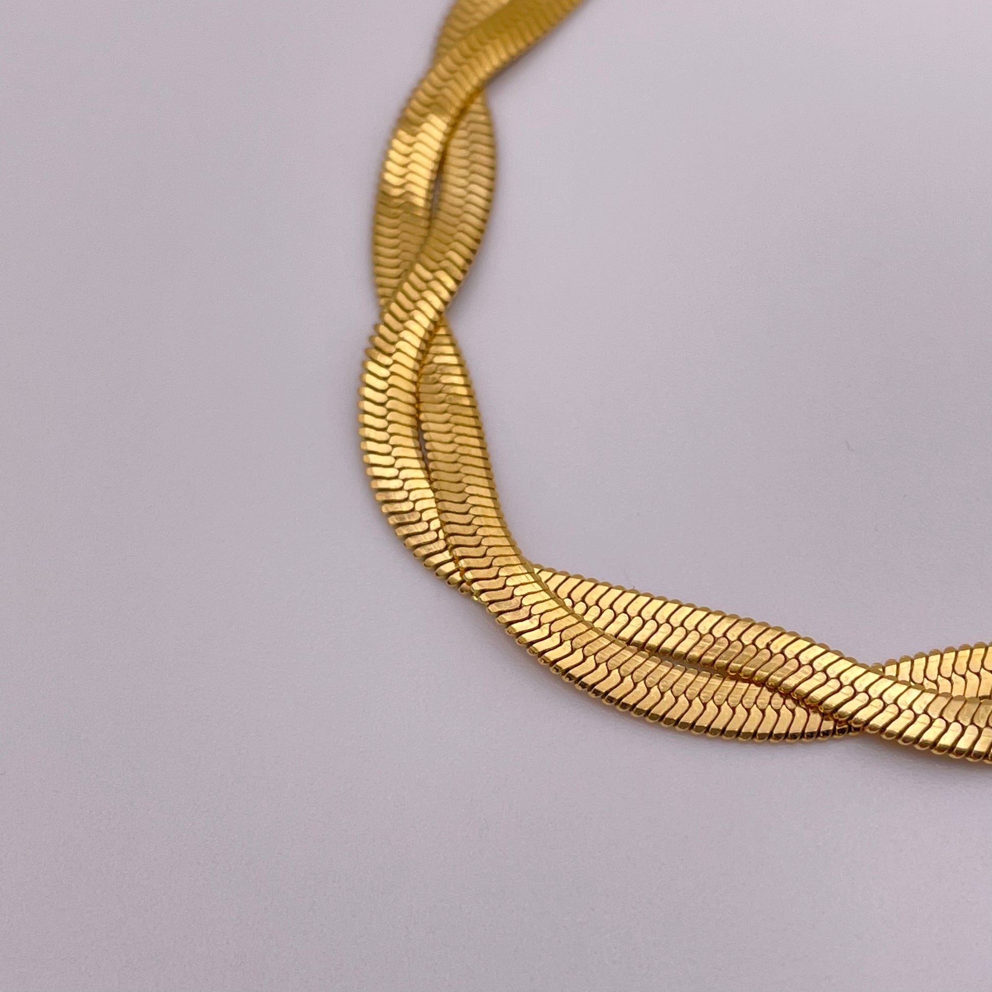 18K braided double herringbone bracelet - Gold close up