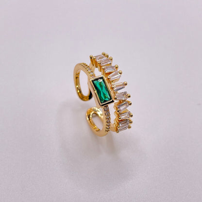 Baguette cut double gold ring - Emerald side view