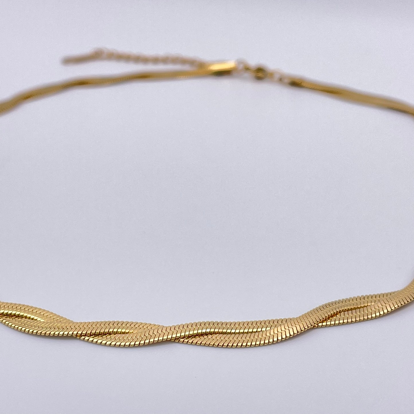 18K braided double herringbone necklace - Gold close up