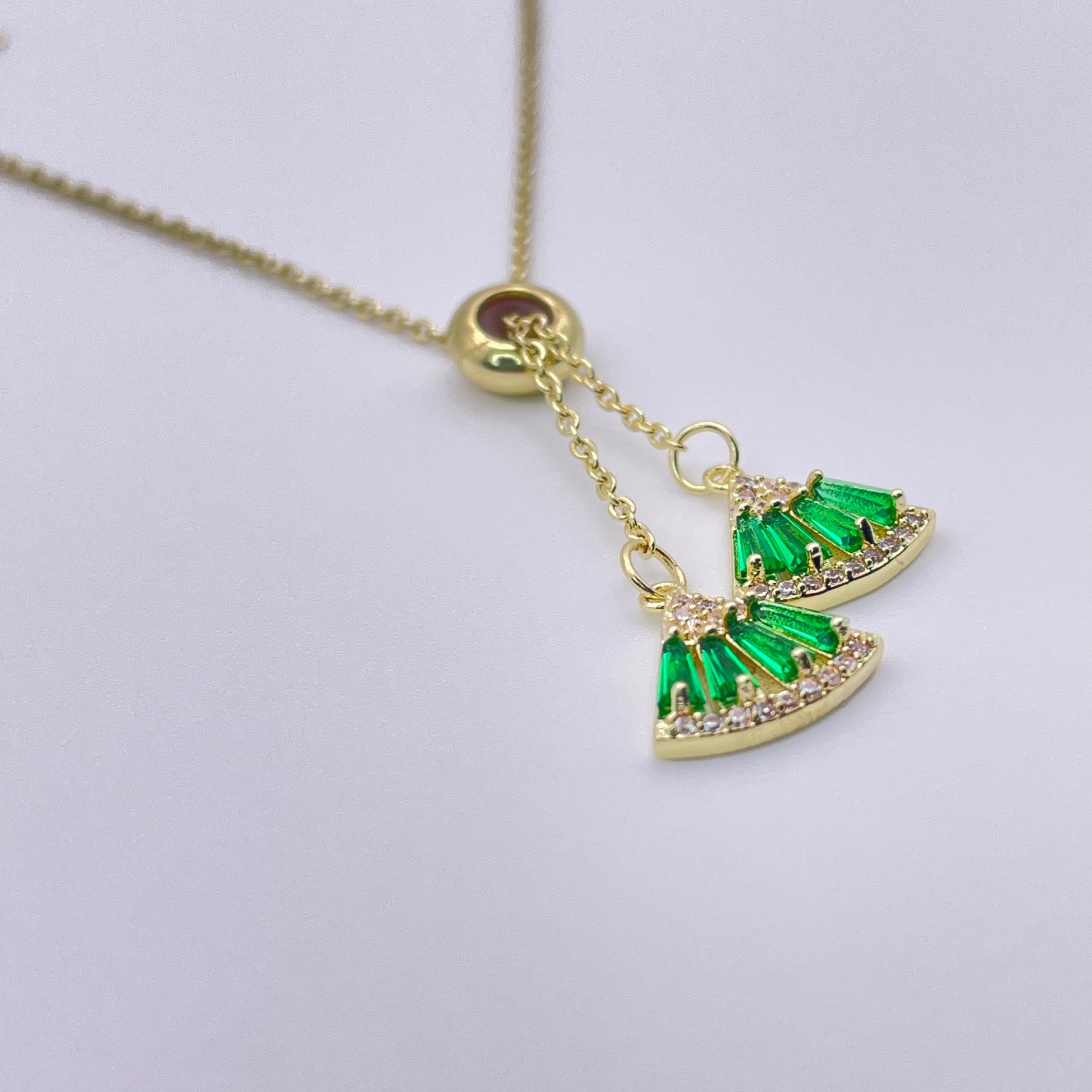 Emerald leaf necklace - Gold side view