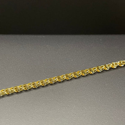 Delicate mesh bracelet - Gold close up