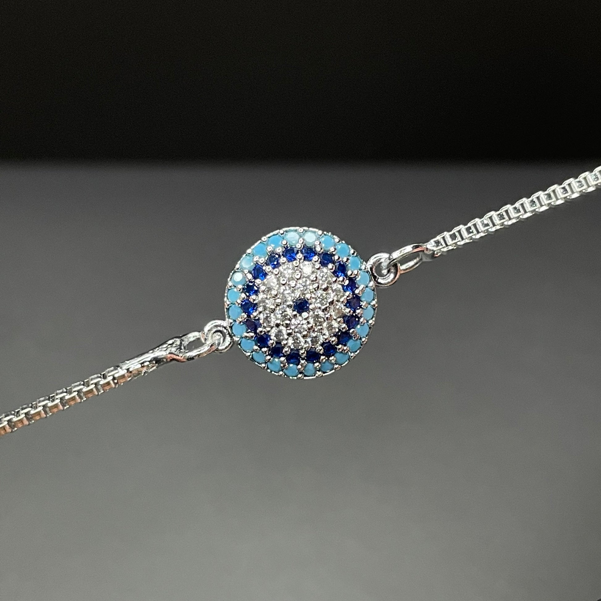 Turquoise evil eye bracelet - Silver close up