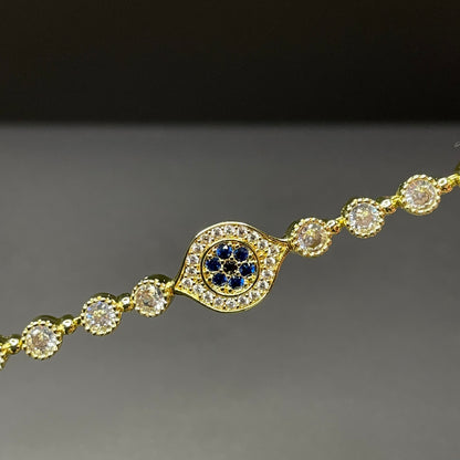 Cubic zirconia eye charm bracelet - Gold close up