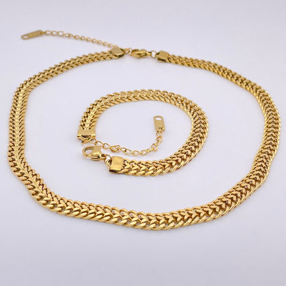 18K double curb chain collection - Gold front view