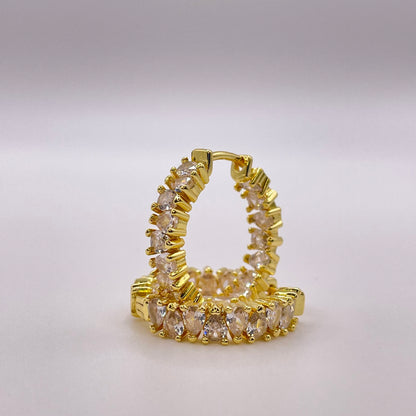 Baguette cut CZ collection - Gold earrings close up