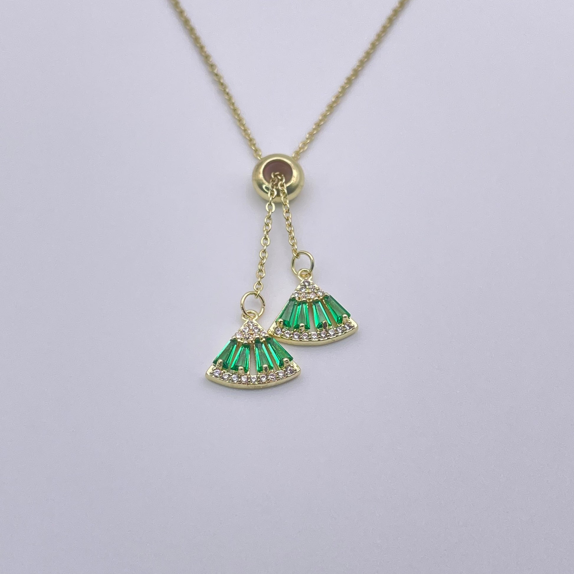 Emerald leaf necklace - Gold front view